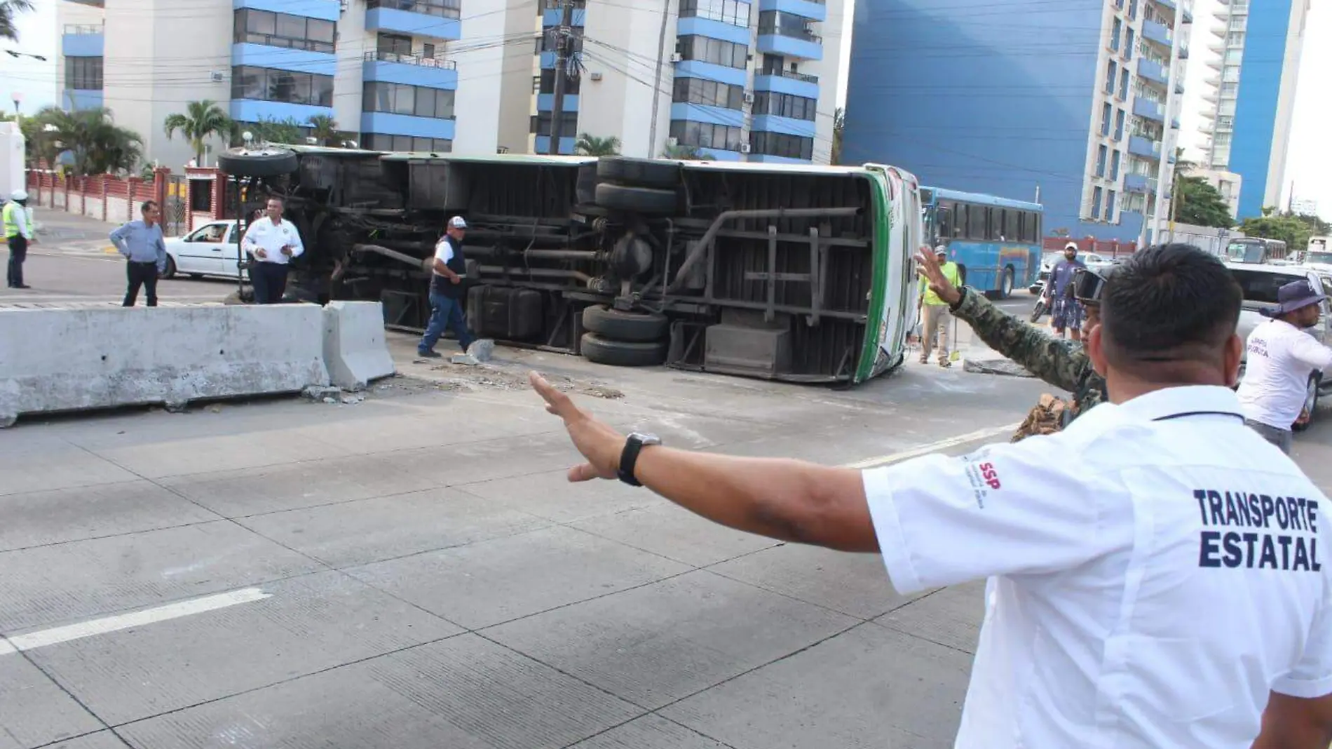 Volcadura autobús en Boca del Río 